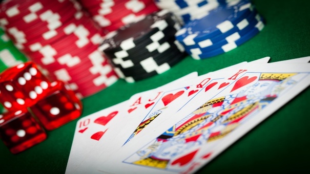 Với những người đam mê đỏ đen chắc chắn không còn xa lạ gì với thuật ngữ Fish trong Poker. Từ ngữ chỉ những người ít kinh nghiệm, việc đặt cược trên sảnh game đều theo cảm tính, theo số đông nên dễ dàng bị hạ gục. Đây có thể là người mới chơi, người đang học hỏi kinh nghiệm nên còn non nớt, chưa biết xử lý tình huống, đôi khi vi phạm nguyên tắc và bị phạt tiền. Hãy đến PQ88 game bài 3D trực tuyến để biết thêm thông tin nhé .