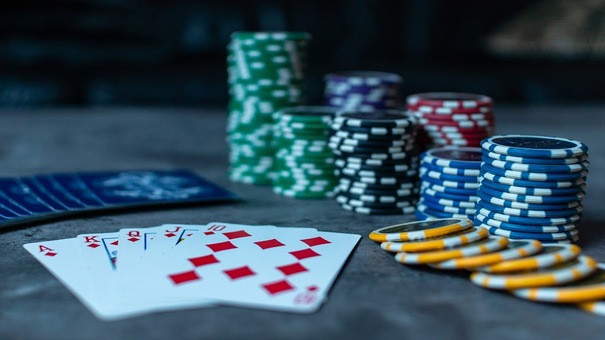 Có lẽ đối với những người thích đánh bài casino thì trò chơi Poker Bull đã không còn quá xa lạ. Nhiều bạn có thể biết đến nó với những cái tên như Ngầu hầm, cow, Bul,  nhưng đây là một trò chơi có nguồn gốc từ Trung Quốc. Trò chơi đánh bài đổi thưởng này hầu hết người chơi ở quốc gia này không ai không biết đến. Đây không phải là một trò chơi khó, ngược lại rất dễ chơi và dễ thắng . Hãy đến PQ88 game bài 3D trực tuyến để biết thêm thông tin nhé