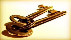 Giấc mơ thấy chìa khóa hay mơ thấy ổ khóa không chỉ là một giấc mơ đơn giản mà nó còn ẩn chứa nhiều điều. Chìa khóa được cho là biểu tượng gắn liền với sự thành công, tiền tài, cơ hội tốt và đó cũng là sự bảo hộ, bảo vệ gia sản. Người ta thường nói chìa khóa là mấu chốt để tháo gỡ vấn đề, người nắm giữ được chìa khóa sẽ là người có cơ hội thành công. Hãy đến PQ88 xổ số trực tuyến để biết thêm thông tin nhé .
