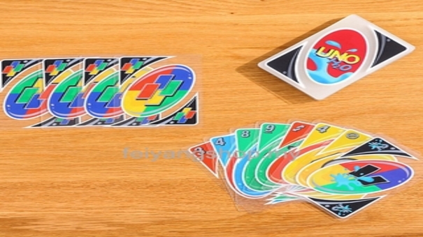 Uno H2O hay còn gọi là Uno Nhựa, là phiên bản đặc biệt của trò chơi Uno, trong đó các lá bài được làm chất liệu nhựa, giúp chống thống, chấm nước, tránh bụi bẩn. Đây cũng là đặc điểm giúp loại bỏ nhược điểm vốn có của bài Uno - đó là được làm bằng giấy, sẽ khiến cho các quân bài bị sau một thời gian sử dụng sẽ bị rách . Hãy đến FUN88 game bài 3D trực tuyến biết thêm thông tin nhé .